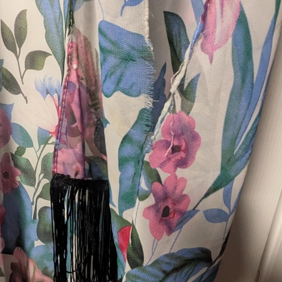 Floral Kimono with Fringe - Picture 5 of 5